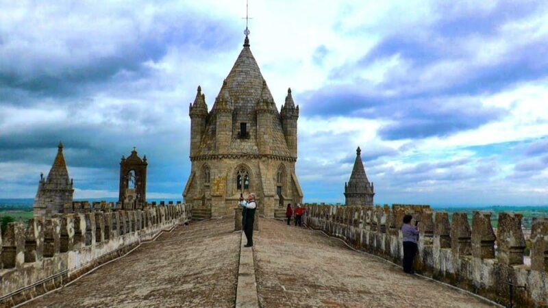 Between Life & Death: Roman Temple, Cathedral & Bone Chapel - Key Points