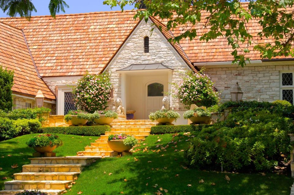 Beverly Hills Walking In-App Audio Tour - Sip Mimosa at Hotel