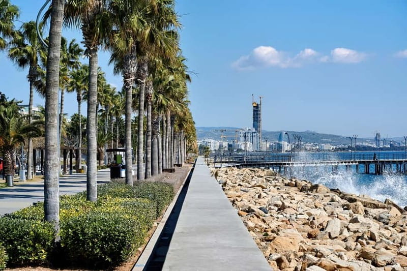 Biarritz: Express Walk with a Local in 60 minutes - A Practical Guide to the Biarritz 60-Minute Walk