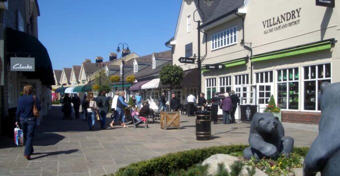 Bicester Village Tour: Shopping Extravaganza - Convenient Group Transport