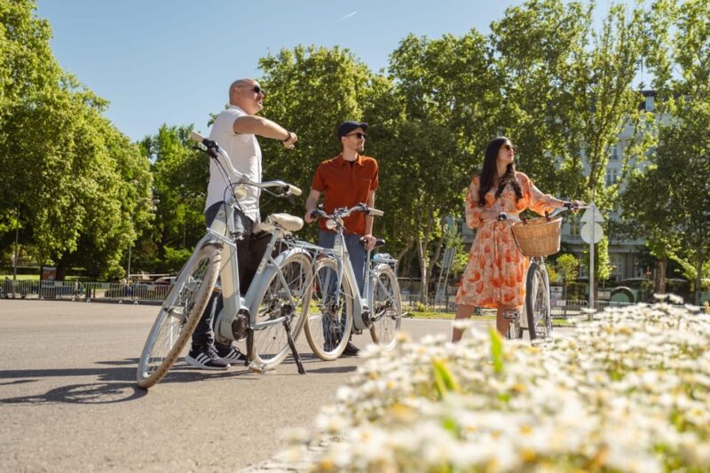 BiciTapeo : Tapas and Highlights Guided Vintage Bike Tour - Key Points