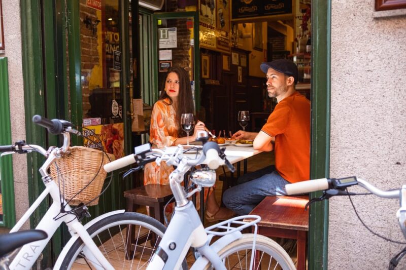 BiciTapeo : Tapas and Highlights Guided Vintage Bike Tour - Itinerary Highlights