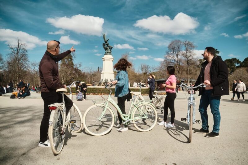 BiciTapeo : Tapas and Highlights Guided Vintage Bike Tour - Tapas and Drinks