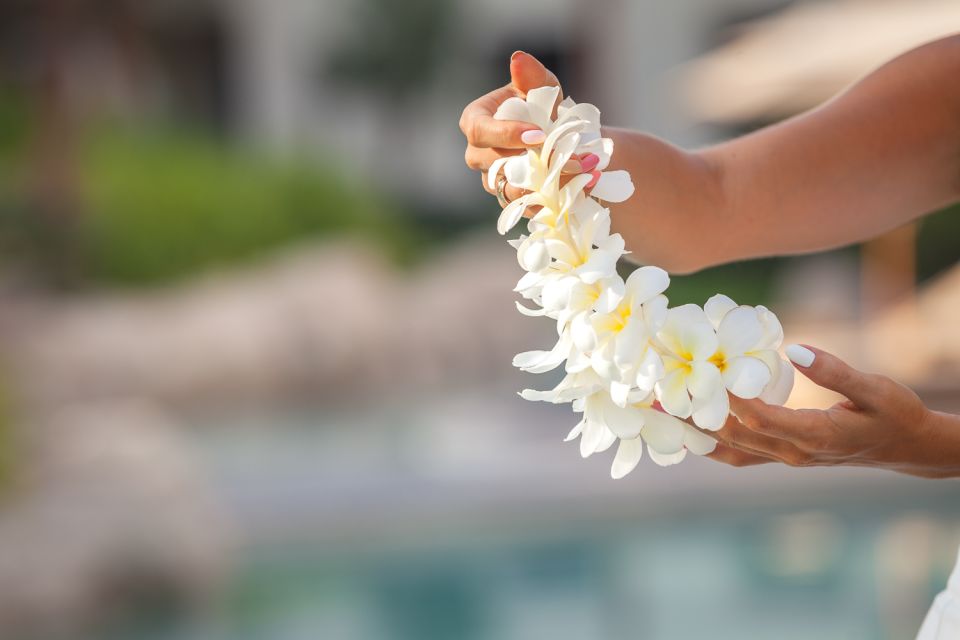 Big Island: Kona Airport Traditional Lei Greeting - Key Points