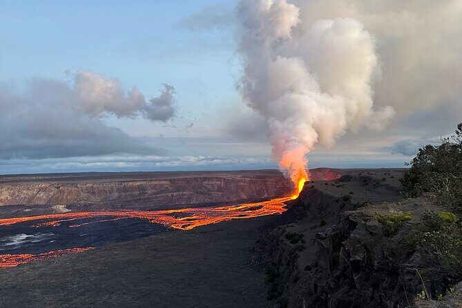 Big Island Waterfalls, Blacksand Beaches, Lava Tubes & Volcanoes - An Extensive Look at the Tour