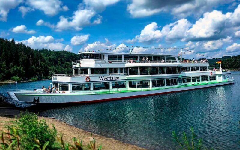Biggesee: 80s & 90s Lake Boat Party - Key Points