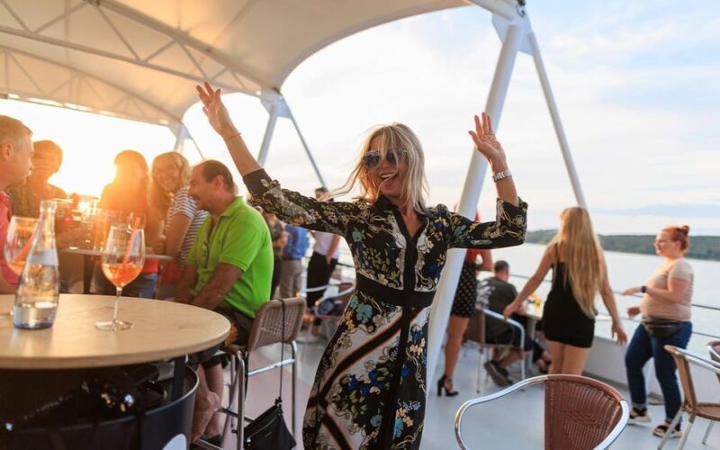 Biggesee: 80s & 90s Lake Boat Party - Value and Practical Considerations