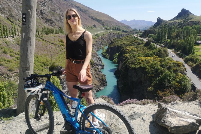 Bike the Valley of the Vines From Arrowtown- Return Shuttle From Queenstown - Inclusions and Services