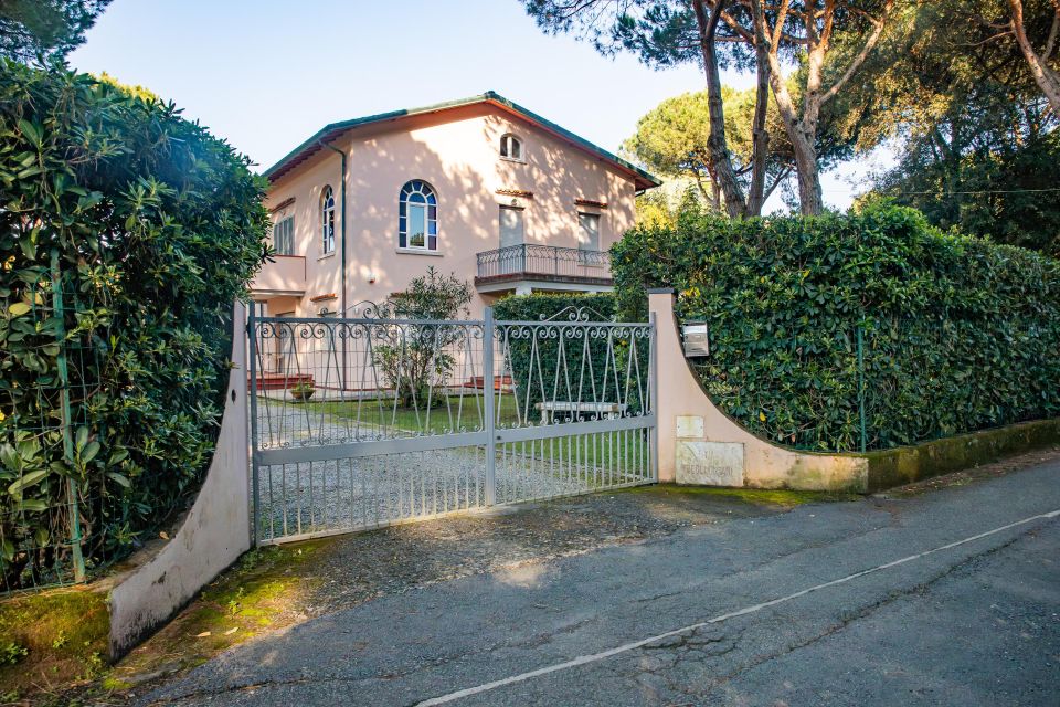 Bike Tour in Ronchi - Tour of the Tuscan Villas - Duration and Group Size