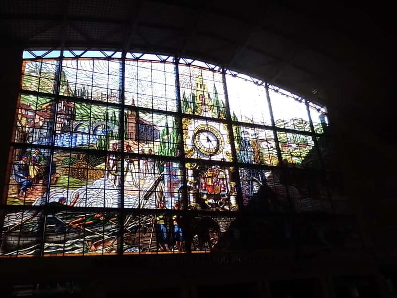Bilbao: I am a guide who shows the history of the town of Bilbao. - Key Points