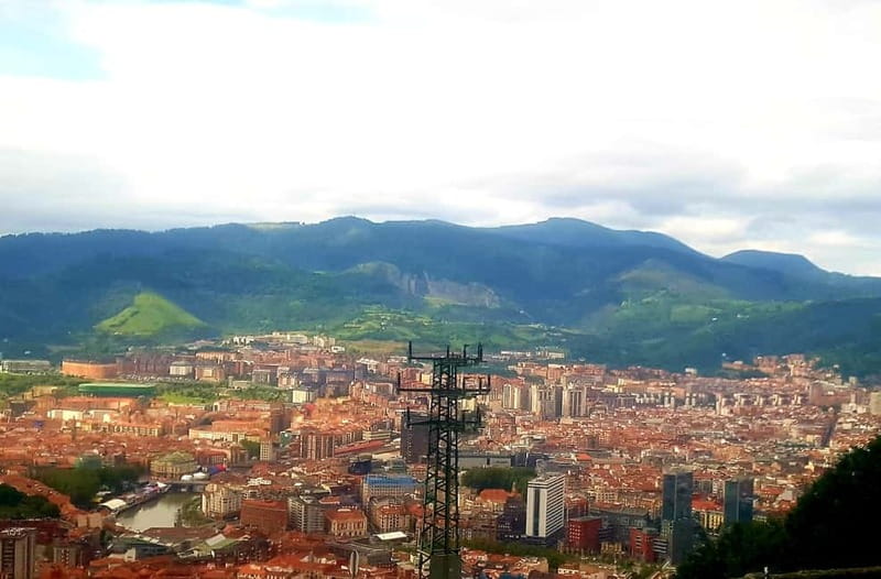 Bilbao Walking Tour and cable car in spanish - Who Should Consider This Tour?