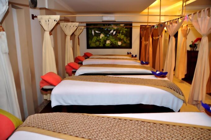 Bintan: Tropical Massage and Exclusive Full Day Spa Package - Language Support