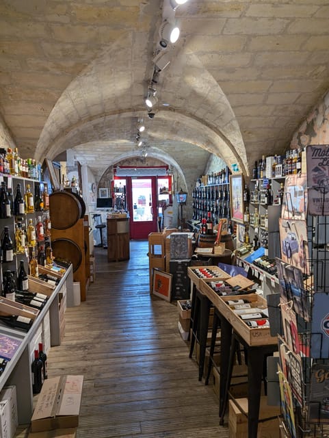 Blaye: the Secrets of Blaye, Wine, Art, History and Old Cars - Key Points
