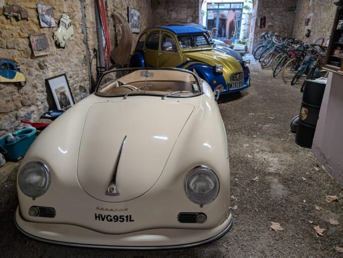 Blaye: the Secrets of Blaye, Wine, Art, History and Old Cars - Uncovering the Towns Rich History
