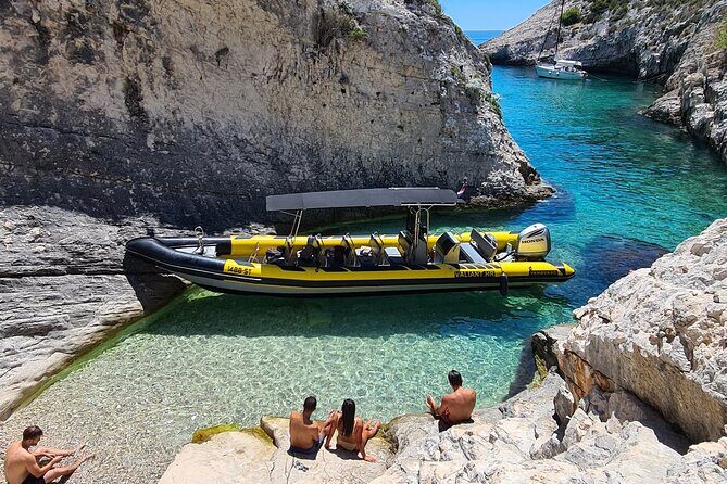 Blue cave & Hvar, 5 islands speed boat tour with unique boats from Split - FAQ