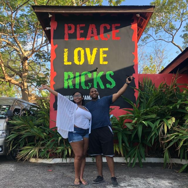 Blue Hole Mineral Spring and Ricks Cafe Private Tour - Key Points