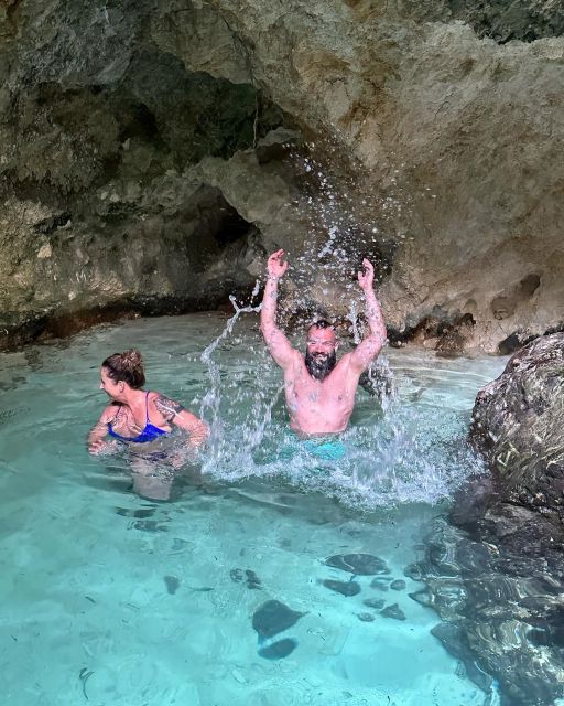 Blue Hole Mineral Spring and Ricks Cafe Private Tour - Relaxation and Entertainment
