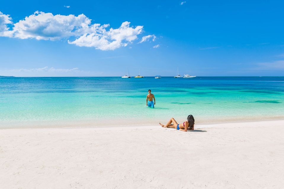 Blue Hole Mineral Spring, Rick's Cafe & 7 Miles Beach Tour - Private Transportation