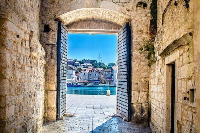 Blue Lagoon, Shipwreck, and Trogir With Lunch and Drink - Important Considerations