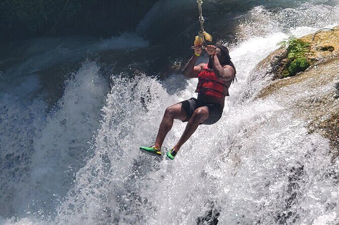 Bluehole & Secret Falls with shopping, admissions and pickup. - Discover the Blue Hole & Secret Falls with Kennedy Tours