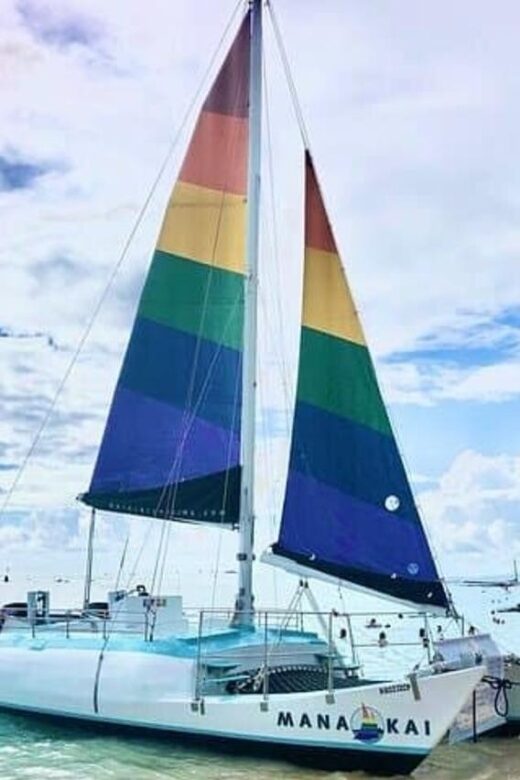 Board from Waikiki Beach: Friday Night Fireworks sail - Key Points