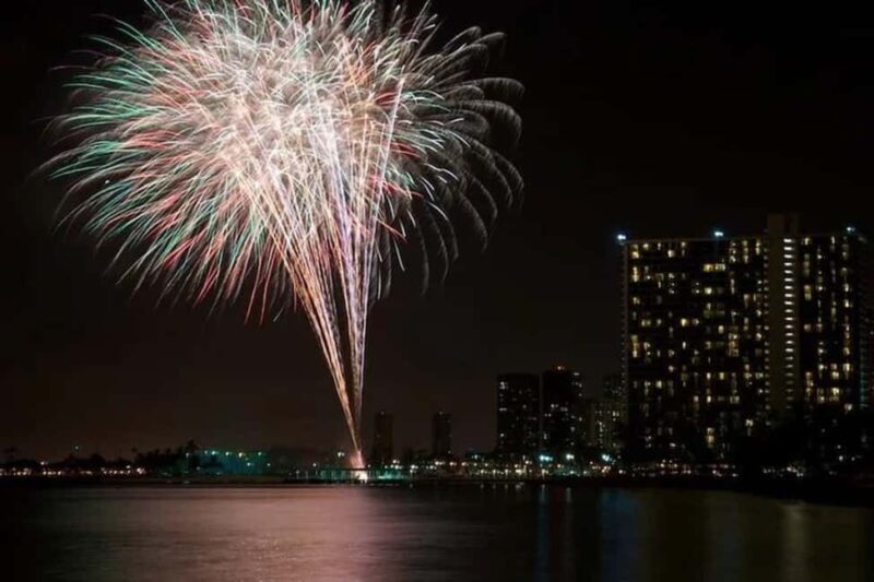 Board from Waikiki Beach: Friday Night Fireworks sail - Crew, Comfort, and Accessibility