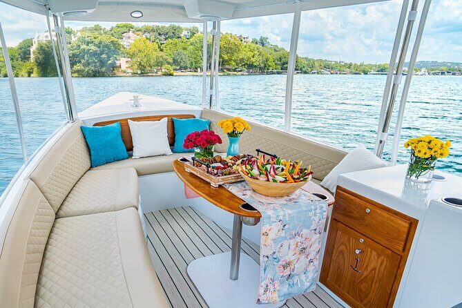 Boat Cruise 1 Hr on Lake Austin Air Conditioned Per Person - Key Points