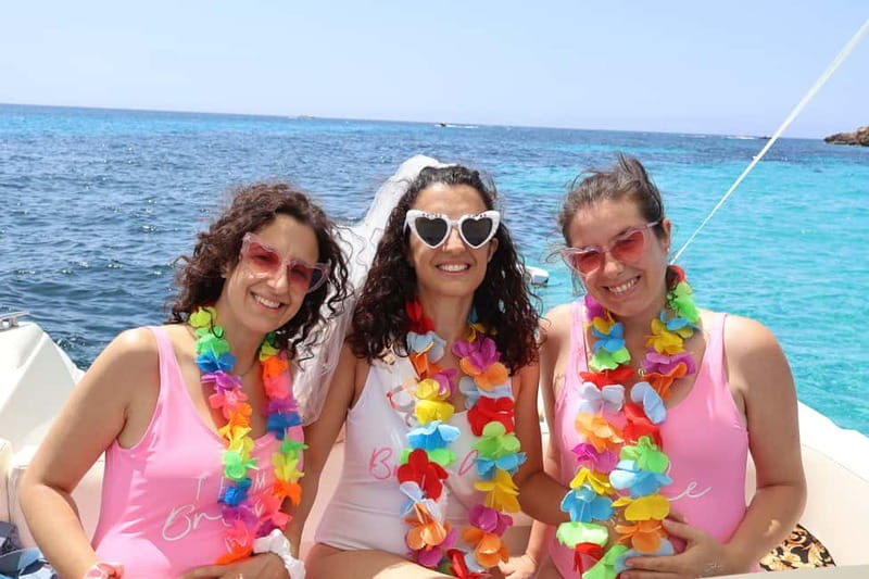 Boat excursion with bachelorette and bachelor party - Introduction: An Exciting Way to Celebrate