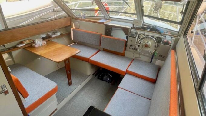 Boat for Scuba Divers. Airplanes and Coral Gardens Dive - Booking Information