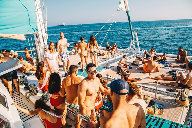 Boat Party in Malaga Centre - Meeting and Pickup Details