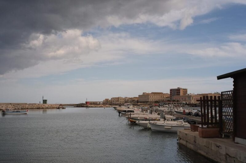 Boat rental 40 hp in Syracuse - Key Points