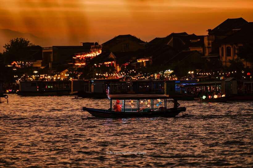 Boat Ride With Releasing Lanterns,Moonlight Bridge/Hoi an - Scenic Views Along the Hoai River