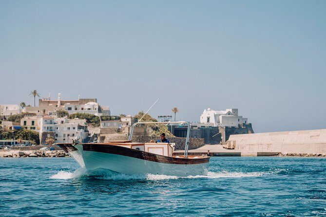 Boat tour of the island of Ischia with a typical Ischia 10-metre launch full day - In The Sum Up