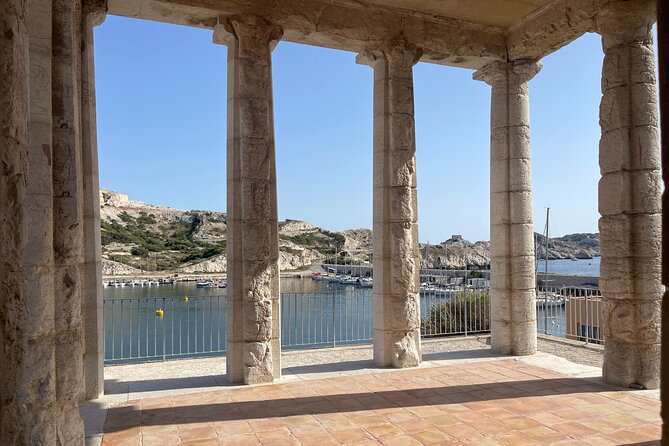 Boat Trip and Stopover at the Frioul Islands Marseille - Navigating to the Starting Point