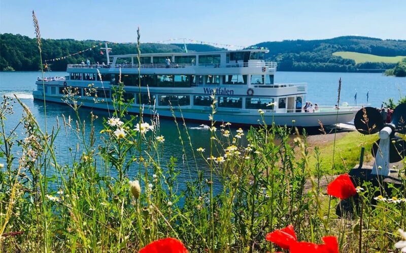 Boat trip on the Biggesee: lake romance in the Sauerland mountains! - Key Points