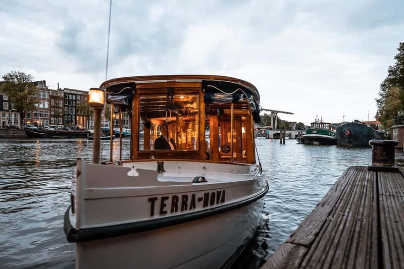 Boat trip through the canals of Amsterdam with Spanish guide - Analyzing the Value