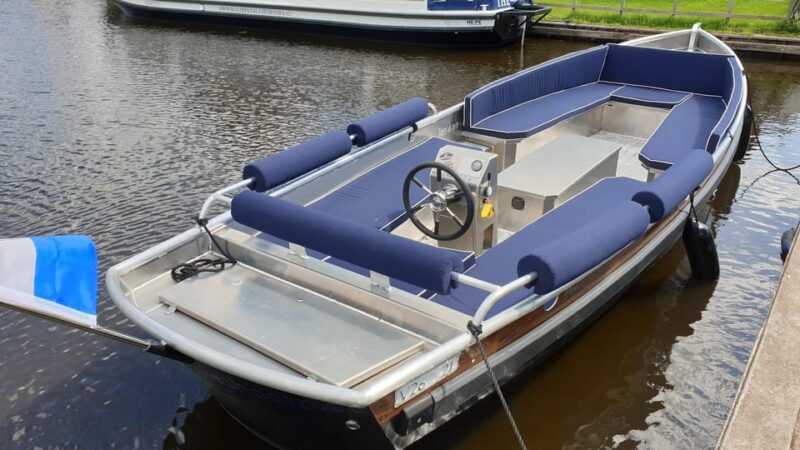 Boatrental 2 Hours 12 Person With Steeringwheel and Cushions - Good To Know