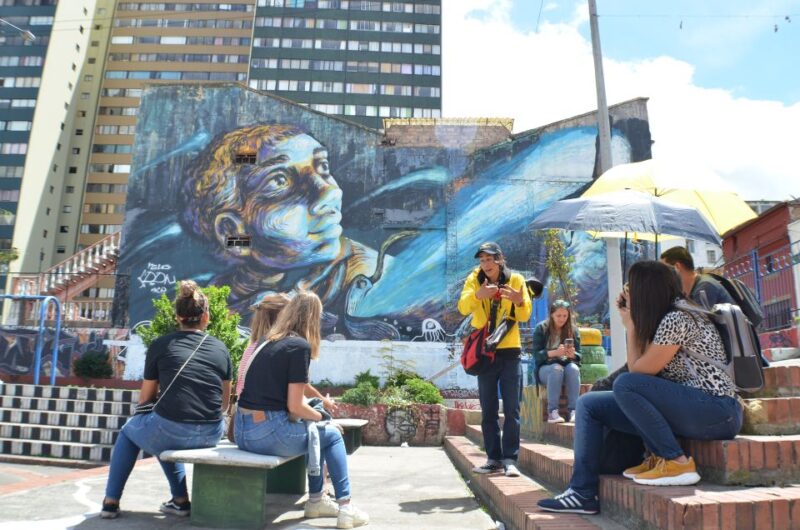 Bogotá: La Candelaria Graffiti & Urban Art Shared Tour - Inclusions and Benefits