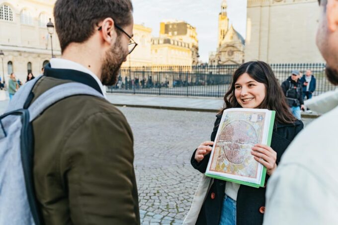 Bohemian Paris by Night - The Solo Travellers Adventure - Ask Away