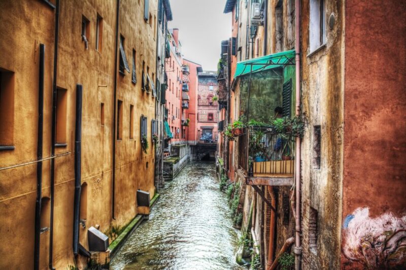 Bologna: 2-Hour Private Locals Christmas - Embracing the Spirit of Christmas