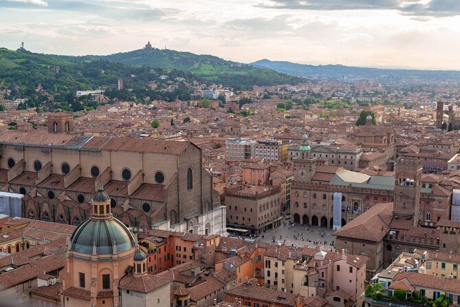 Bologna Airport Transfers : Bologna Airport BLQ to Bologna City in Luxury Van - Complimentary Airport Assistance