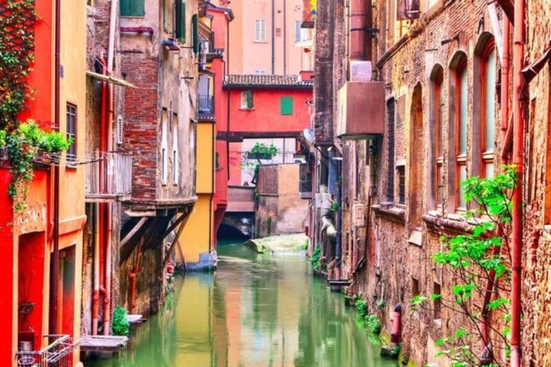 Bologna Bike Tour with Breakfast - Key Points