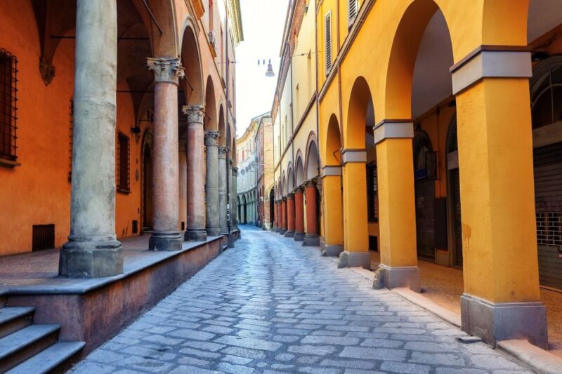 Bologna: First Discovery Walk and Reading Walking Tour - Itinerary Highlights