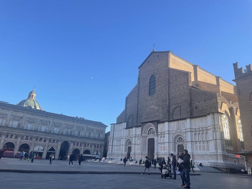 Bologna: Historical Highlights Walking Tour With Local Guide - Guided Experience and Reviews