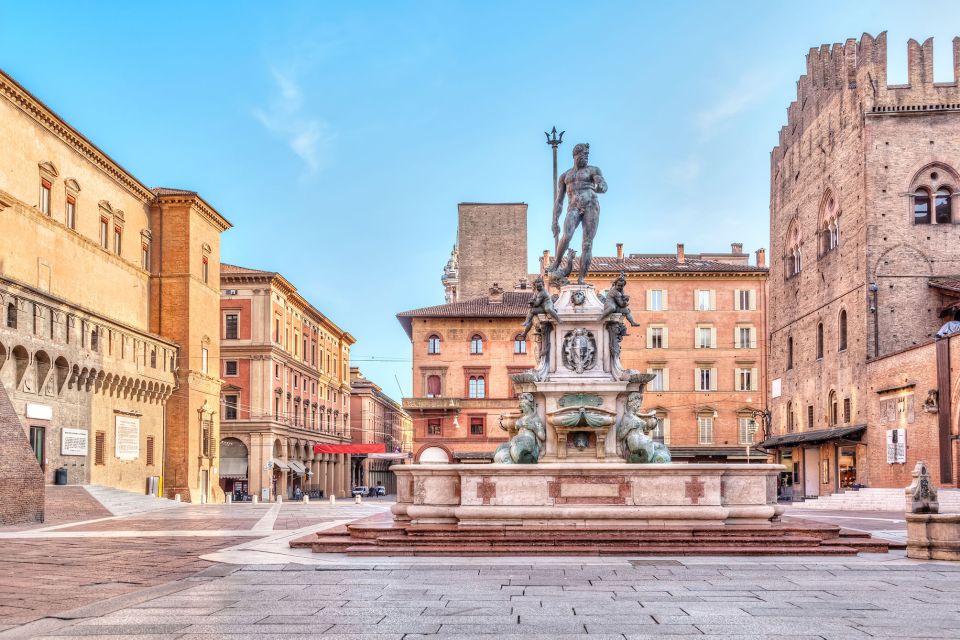 Bologna: Kid-friendly Guided Tour of the City Highlights - Neptune Fountain and Outdoor Monuments