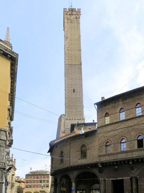 Bologna - Old Town Private Historic Walking Tour - Historic City Square and Landmarks