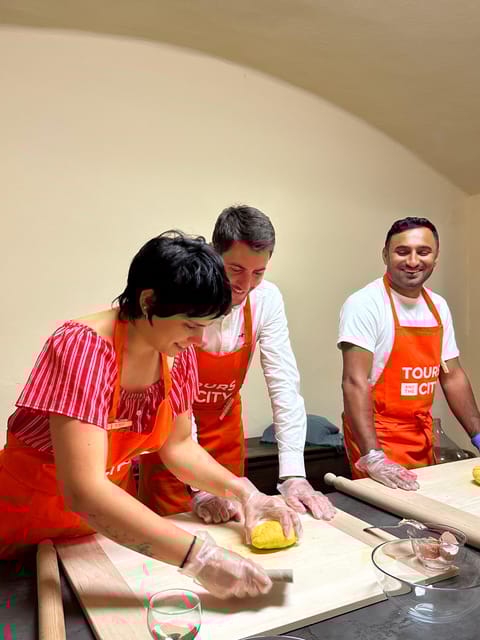 Bologna: Pasta Tagliatelle Ragu Cooking Class With Spritz - Exploring the World of Tagliatelle Ragu