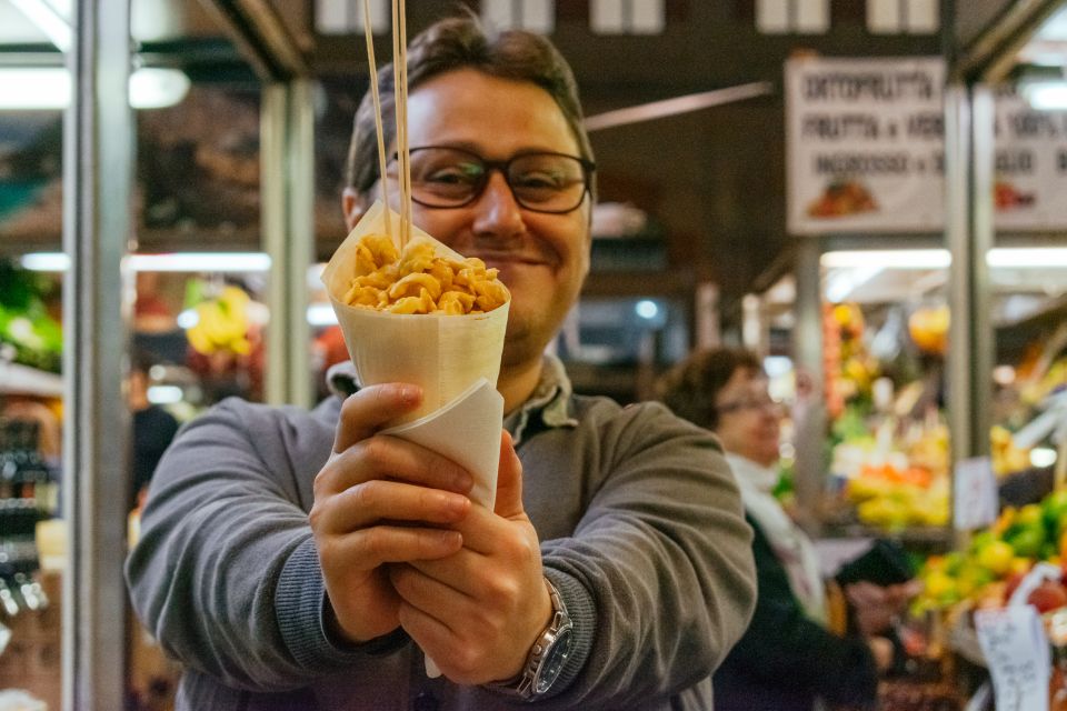 Bologna: Private Food Walking Tour With Tastings - Exploring the City