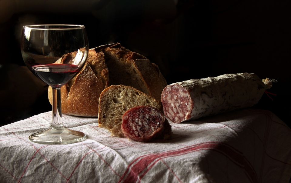 Bologna: Private Santo Stefano Tour With Food Tasting - Meeting at Corte Isolani