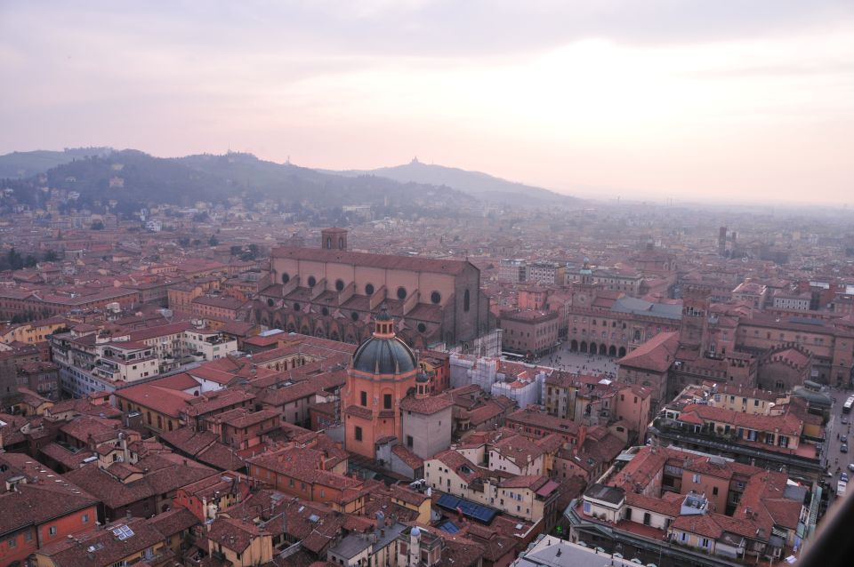 Bologna: Private Tour With a Local Guide - Exploring Top Attractions